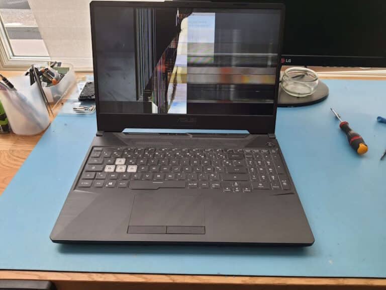 écran d’ordinateur portable fissuré sans choc